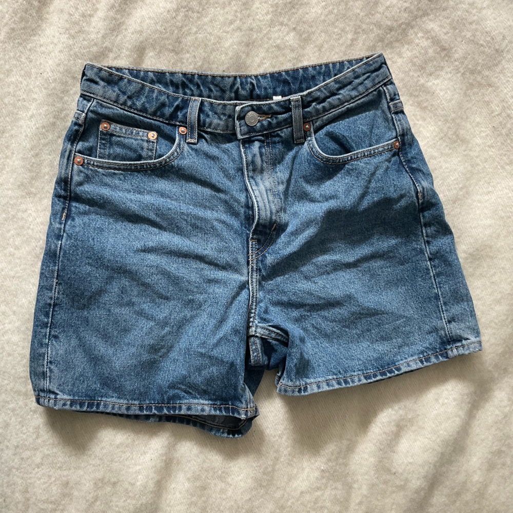 Weekday high rise shorts
